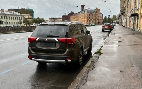 Mitsubishi Outlander III рестайлинг 3, 2015 год, 2 000 000 рублей, 3 фотография