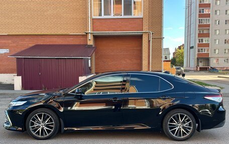 Toyota Camry, 2021 год, 3 700 000 рублей, 2 фотография