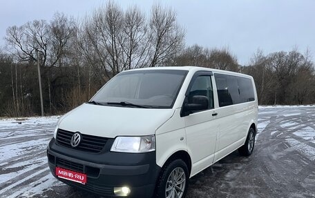 Volkswagen Transporter T5 рестайлинг, 2004 год, 735 000 рублей, 1 фотография