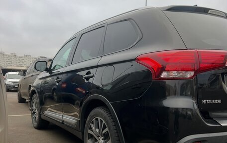 Mitsubishi Outlander III рестайлинг 3, 2018 год, 1 550 000 рублей, 5 фотография