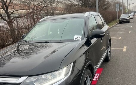 Mitsubishi Outlander III рестайлинг 3, 2018 год, 1 550 000 рублей, 2 фотография