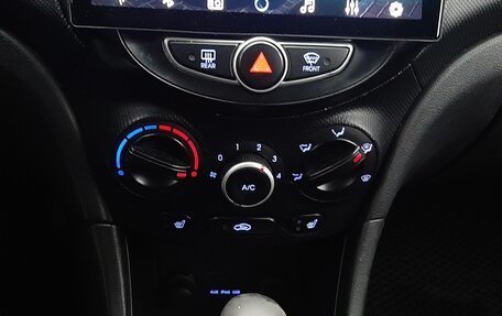 Hyundai Solaris II рестайлинг, 2011 год, 750 000 рублей, 10 фотография