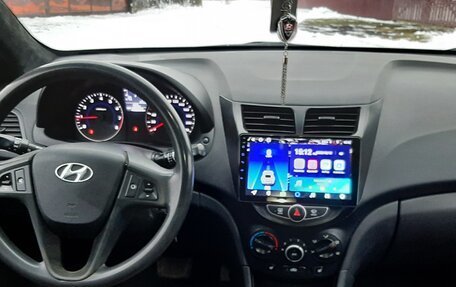 Hyundai Solaris II рестайлинг, 2011 год, 750 000 рублей, 13 фотография