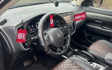 Mitsubishi Outlander III рестайлинг 3, 2018 год, 1 550 000 рублей, 8 фотография