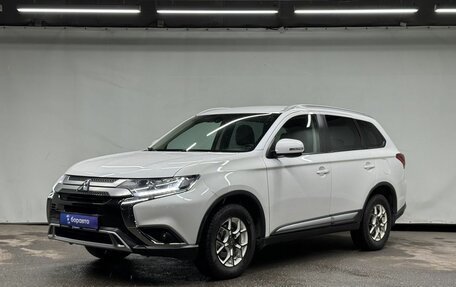 Mitsubishi Outlander III рестайлинг 3, 2019 год, 2 400 000 рублей, 1 фотография