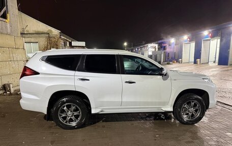Mitsubishi Montero Sport, 2021 год, 4 500 000 рублей, 6 фотография
