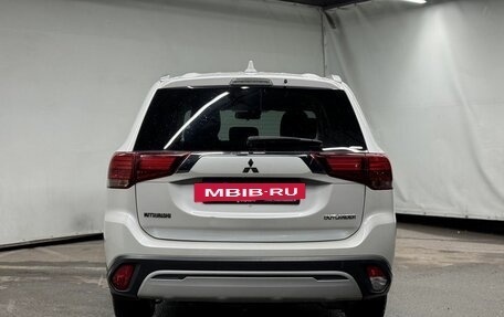 Mitsubishi Outlander III рестайлинг 3, 2019 год, 2 400 000 рублей, 6 фотография