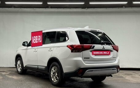 Mitsubishi Outlander III рестайлинг 3, 2019 год, 2 400 000 рублей, 5 фотография