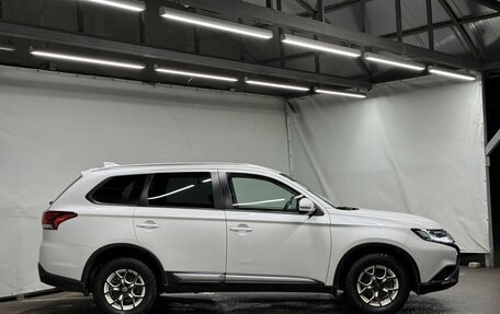 Mitsubishi Outlander III рестайлинг 3, 2019 год, 2 400 000 рублей, 9 фотография