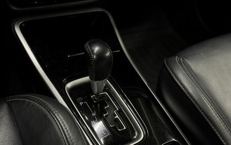 Mitsubishi Outlander III рестайлинг 3, 2019 год, 2 400 000 рублей, 15 фотография