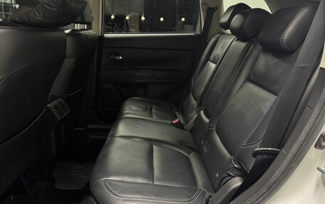 Mitsubishi Outlander III рестайлинг 3, 2019 год, 2 400 000 рублей, 12 фотография