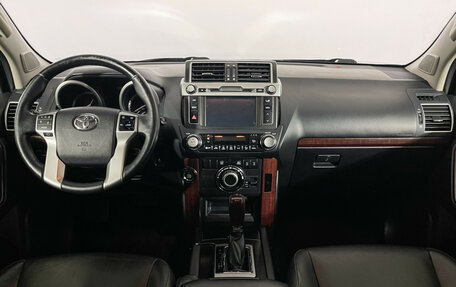 Toyota Land Cruiser Prado 150 рестайлинг 2, 2017 год, 4 797 000 рублей, 12 фотография