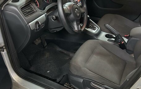 Volkswagen Jetta VI, 2011 год, 730 000 рублей, 4 фотография