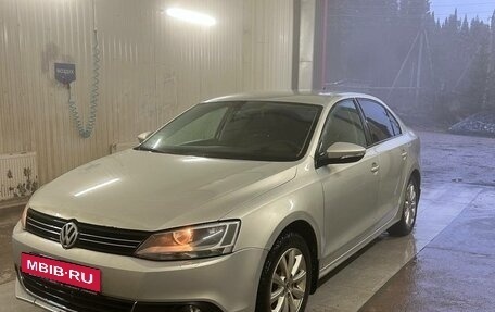 Volkswagen Jetta VI, 2011 год, 730 000 рублей, 3 фотография