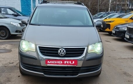 Volkswagen Touran III, 2007 год, 850 000 рублей, 2 фотография