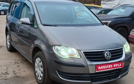 Volkswagen Touran III, 2007 год, 850 000 рублей, 3 фотография