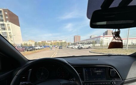 Hyundai Elantra VI рестайлинг, 2016 год, 1 600 000 рублей, 7 фотография