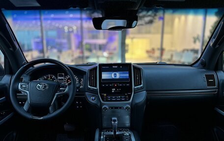 Toyota Land Cruiser 200, 2017 год, 6 700 000 рублей, 19 фотография