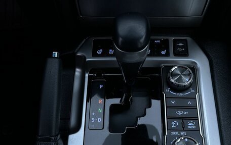 Toyota Land Cruiser 200, 2017 год, 6 700 000 рублей, 28 фотография