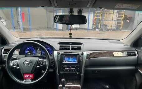 Toyota Camry, 2017 год, 2 300 000 рублей, 4 фотография