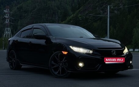 Honda Civic IX, 2018 год, 1 665 000 рублей, 2 фотография