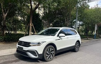 Volkswagen Tiguan II, 2022 год, 2 300 334 рублей, 1 фотография