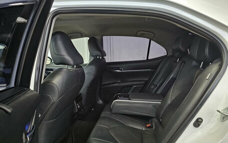 Toyota Camry, 2019 год, 2 835 000 рублей, 20 фотография