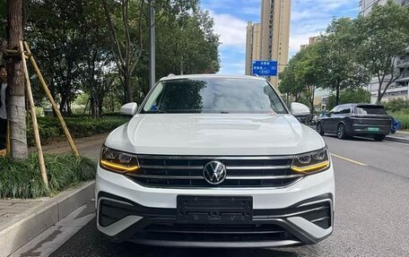 Volkswagen Tiguan II, 2022 год, 2 300 334 рублей, 3 фотография