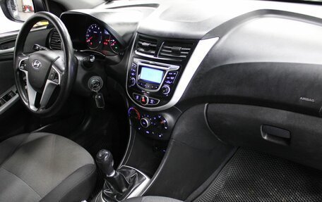 Hyundai Solaris II рестайлинг, 2011 год, 657 000 рублей, 11 фотография