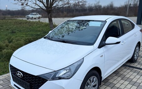 Hyundai Solaris II рестайлинг, 2021 год, 1 399 999 рублей, 5 фотография