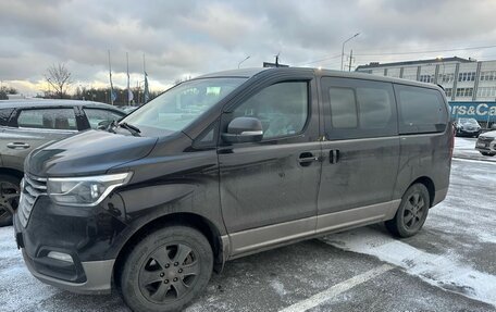 Hyundai Grand Starex Grand Starex I рестайлинг 2, 2019 год, 3 630 000 рублей, 1 фотография