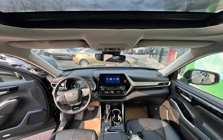 Toyota Highlander, 2024 год, 2 фотография