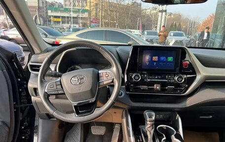 Toyota Highlander, 2024 год, 12 фотография