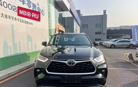 Toyota Highlander, 2024 год, 16 фотография