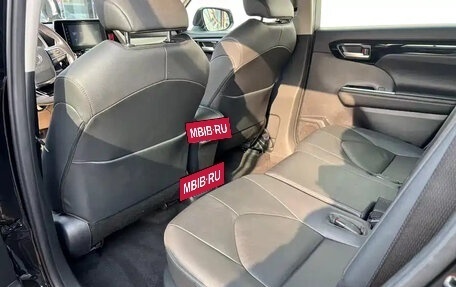 Toyota Highlander, 2024 год, 14 фотография