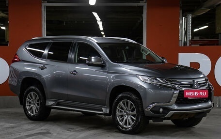 Mitsubishi Pajero Sport III рестайлинг, 2017 год, 3 249 000 рублей, 3 фотография