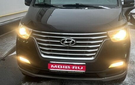 Hyundai Grand Starex Grand Starex I рестайлинг 2, 2019 год, 3 630 000 рублей, 4 фотография