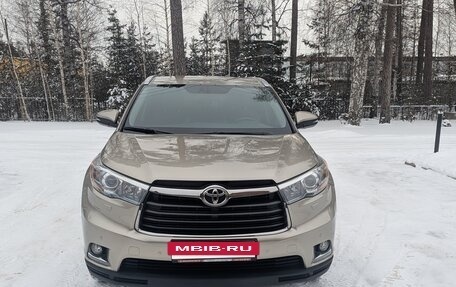 Toyota Highlander III, 2014 год, 3 200 000 рублей, 2 фотография