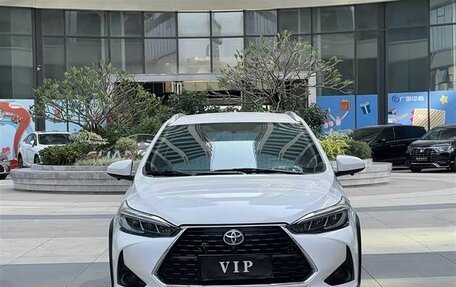 Toyota Yaris, 2022 год, 1 595 000 рублей, 2 фотография