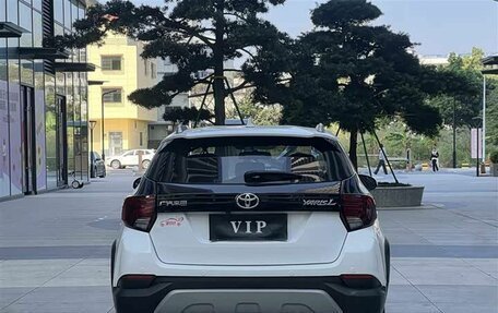 Toyota Yaris, 2022 год, 1 595 000 рублей, 5 фотография