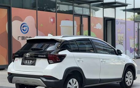 Toyota Yaris, 2022 год, 1 595 000 рублей, 6 фотография