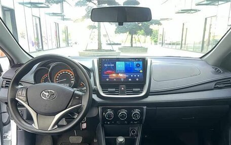 Toyota Yaris, 2022 год, 1 595 000 рублей, 11 фотография