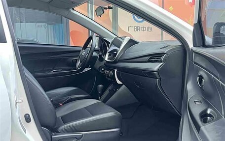 Toyota Yaris, 2022 год, 1 595 000 рублей, 17 фотография