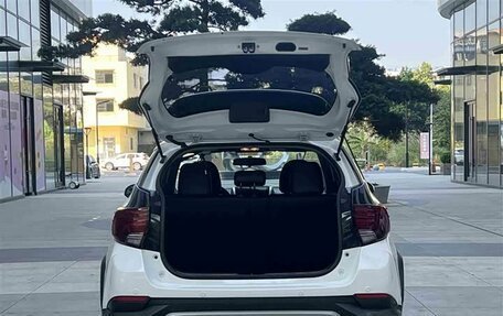 Toyota Yaris, 2022 год, 1 595 000 рублей, 19 фотография