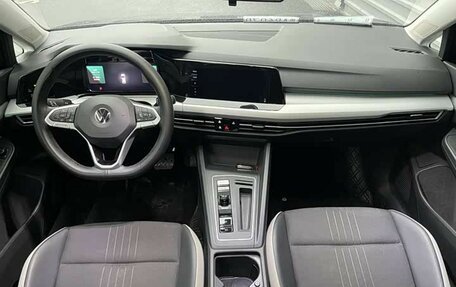 Volkswagen Golf VIII, 2022 год, 2 155 000 рублей, 3 фотография