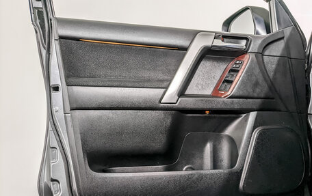 Toyota Land Cruiser Prado 150 рестайлинг 2, 2016 год, 3 715 000 рублей, 19 фотография