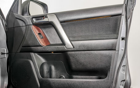 Toyota Land Cruiser Prado 150 рестайлинг 2, 2016 год, 3 715 000 рублей, 26 фотография