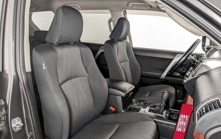 Toyota Land Cruiser Prado 150 рестайлинг 2, 2016 год, 3 715 000 рублей, 24 фотография