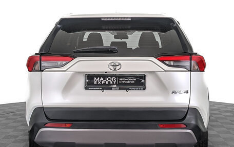 Toyota RAV4, 2020 год, 3 350 000 рублей, 6 фотография