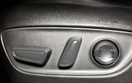 Toyota RAV4, 2020 год, 3 350 000 рублей, 21 фотография